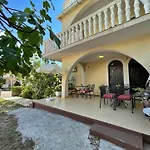 Brebric Konukevi 3*