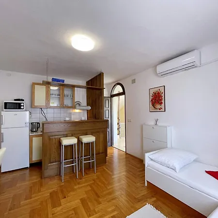 Brebric Guest house Silo (Krk)
